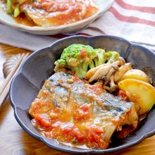 トマトの酸味に味噌の旨味!!『塩サバのトマト味噌煮』