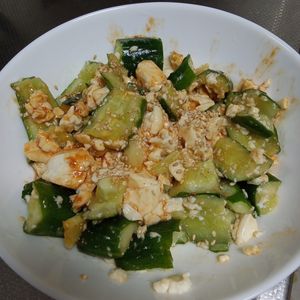 鶏皮坊主の作ってみた!投稿(5分で完成！【豆腐ときゅうりの韓国風旨ダレサラダ】包丁不要♩)