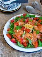 漬けサーモンと玉ねぎのサラダ