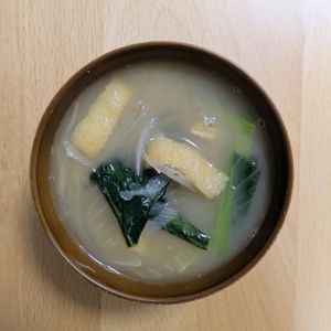 ゆいの作ってみた!投稿(【小松菜と油揚げのお味噌汁】サッと炒めて煮るだけ♪)