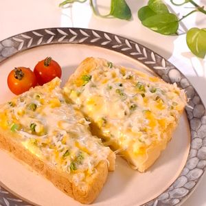とのちゃまの作ってみた!投稿(栄養満点！しらすとネギの満足トースト！朝ごはんに！)