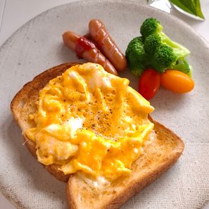 とのちゃまの作ってみた!投稿(【cafeのような】
とろ〜りたまごのマヨチーズトースト)