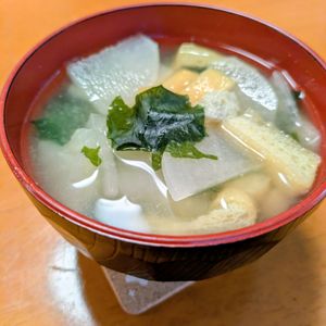 ゆきまる🐬🫧の作ってみた!投稿(【大根と油揚げとわかめのお味噌汁】ホッとする味♡具材たっぷり)