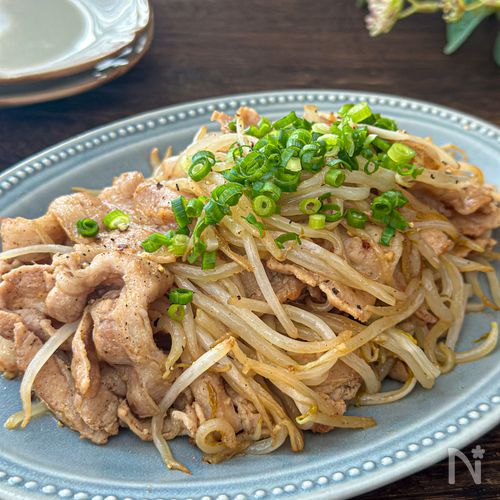 5分で絶品おかず♡【豚もやしのうま塩炒め】