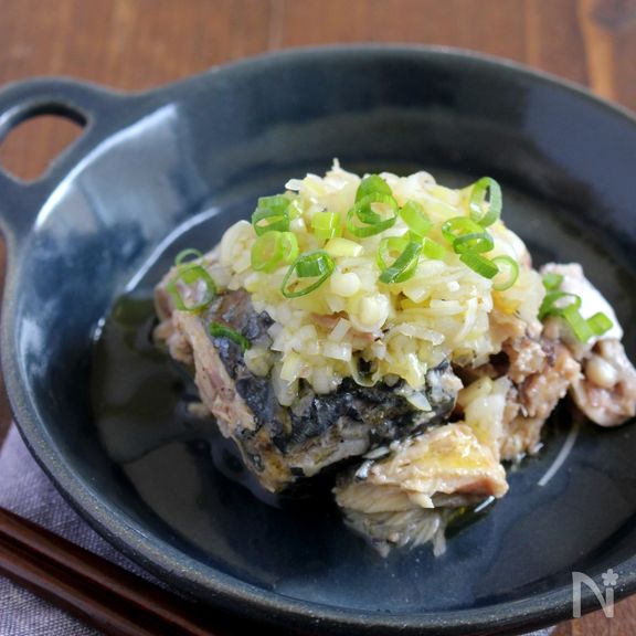 あっという間のひと品♪鯖缶のオリーブねぎ塩レモンたれ