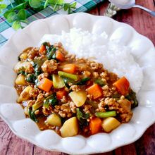 【小松菜とじゃがいもの和風キーマカレー】栄養たっぷり♪
