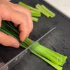 【フライパン1つで完結】悶絶ニラもやし餡掛け丼の下準備