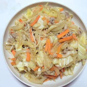 ふうかの作ってみた!投稿(お弁当屋さんの肉野菜炒め【#ほっと◯っと風 #野菜たっぷり】)