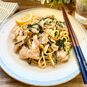 のりのり🐾🎀🤍の作ってみた!投稿(【豚肉ニラのにんにくだし焼きそば】食が進む！やみつき麺◎)