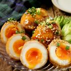 甘辛焼肉のたれでやみつき！半熟たまごの肉巻き