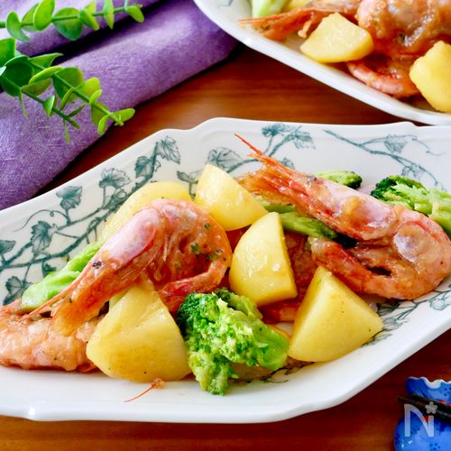 【甘海老とじゃがいものガリバタ炒め】ごはんが進む一品♡