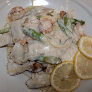 ともの作ってみた!投稿(【えびとアスパラのクリームパスタ】牛乳で作るカフェ風パスタ♡)