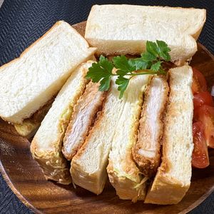 楽ラク手抜キッチン🐶🐾の作ってみた!投稿(ボリューム満点！ソース染みしみ！鶏むね肉のチキンカツサンド)