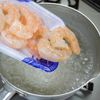 海老とキャベツのオイマヨ炒めの下準備