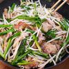 行列の定食屋さんの🍚豚ニラもやしのスタミナ生姜焼き定食🤩の工程3