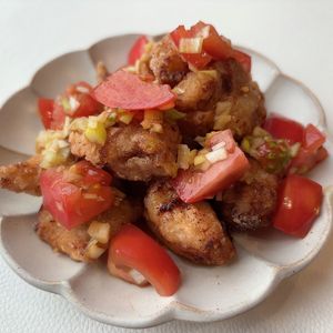 mi♡の作ってみた!投稿(ピリ辛ダレがおいしい♩たっぷりトマトの油淋鶏)