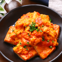 節約×ボリューム満点おかず♪豆腐と卵のチリソース煮