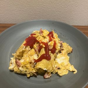 金の作ってみた!投稿(カリカリベーコンのふんわりオムレツ)