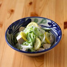 塩麹蒸し鶏と新たまねぎのレモンサラダ