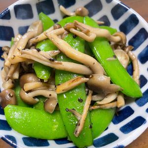 momoの作ってみた!投稿(『スナップエンドウときのこの塩バター炒め』10分簡単☆)
