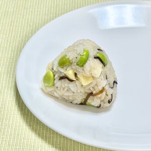 キャピタンの作ってみた!投稿(たんぱく質補給もできる【枝豆チーズ昆布おにぎり】)