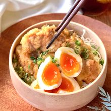 【とろーり半熟卵とサクサクとり天の甘だれ丼】むね肉柔らか♪
