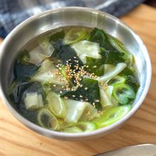 餃子の皮で♪ワンタン風スープ