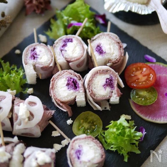 華やか！ローストビーフとブルサンのロールサンドイッチ