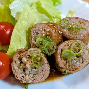 まゆのの作ってみた!投稿(まるで丸太🪵照り焼きだれがご飯に合う！【肉巻きもやし】)