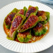 【失敗しない定番おかず】白いごはんに凄く合うピーマンの肉詰め