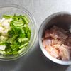 鍋ひとつ♪カブと春雨のうま塩とろみスープの下準備