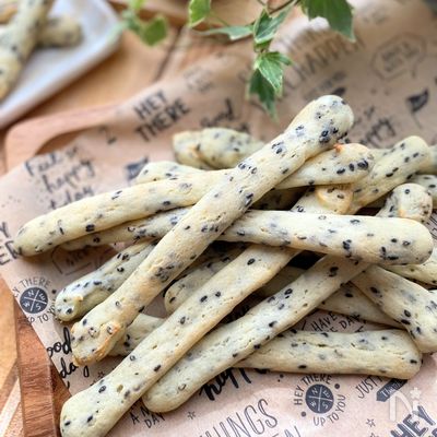グルテンフリー♪もちもち♪【米粉黒ごまスティックパン】