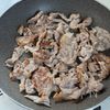 焼いて絡めるだけ♪あと味軽やか【豚こまと大葉の照り焼き】の工程3