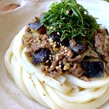 簡単【夏の冷やし肉なすうどん】なす1本とひき肉で2玉分‼︎