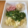 混ぜて焼くだけ、簡単皮から作る「揚げない米粉春巻き」の下準備