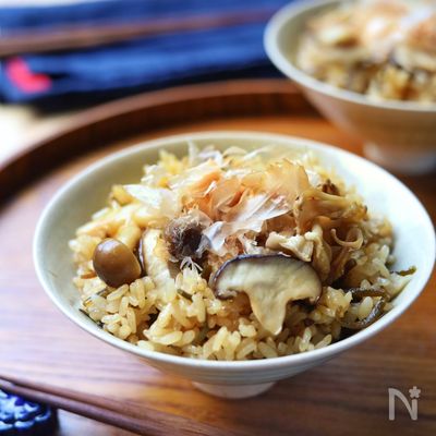 たっぷりきのこの塩昆布炊き込みご飯
