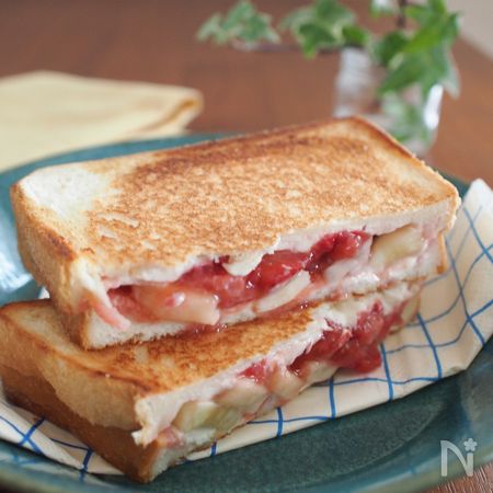 苺とバナナのクリームチーズホットサンド By 水上ひろこ レシピサイト Nadia ナディア プロの料理家のおいしいレシピ