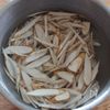 お弁当のおかずにも！ささみと根菜のきんぴらの工程1