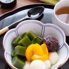 【簡単おやつ】プルンとした食感！抹茶寒天の白玉あんみつ