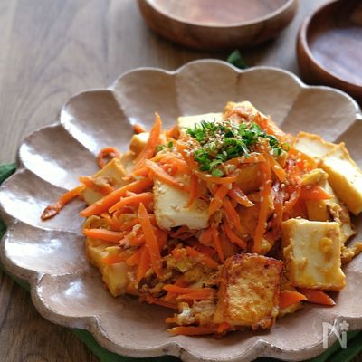 にんじんと絹厚揚げとツナのスタミナマヨ卵炒め