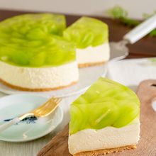 シャインマスカットのレアチーズケーキ