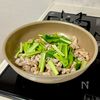 豚こま肉と小松菜のにんにく醤油炒めの工程3