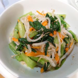 775612の作ってみた!投稿(焼肉屋さん風《小松菜とえのきと人参♡旨塩ナムル》)
