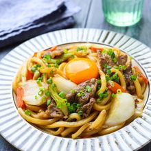 甘辛牛の月見焼うどん