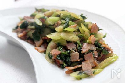 セロリ葉とベーコン炒め