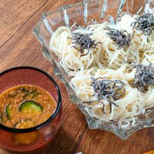 夏のお昼ごはんにつるっと♪【冷や汁ごまだれそうめん】