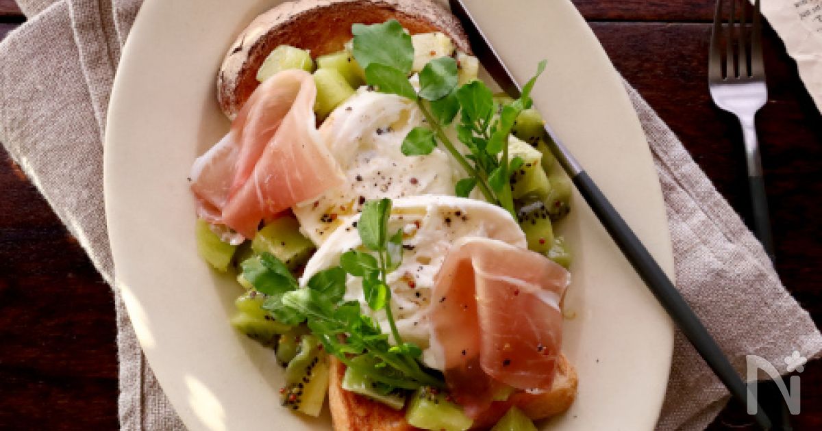 イチゴのブッラータサラダ、バジルビネグレット添え レシピ