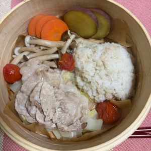 ゆっこの作ってみた!投稿(豚と彩り野菜のせいろ蒸し～焙煎香りごまだれ～)