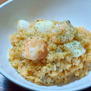 ひろりぃの作ってみた!投稿(冷凍ご飯で作る「海老の洋風まぜご飯」)