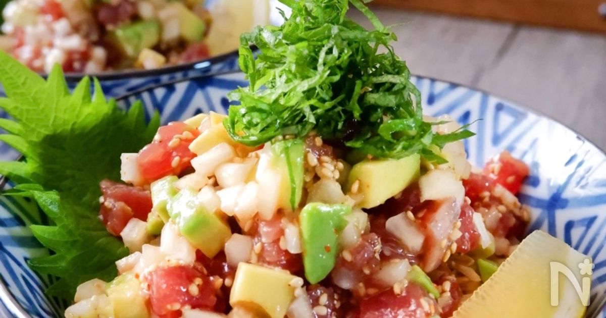 ＼お買い得カツオで作る／混ぜるだけ！鰹とアボカドの和風ポキ丼